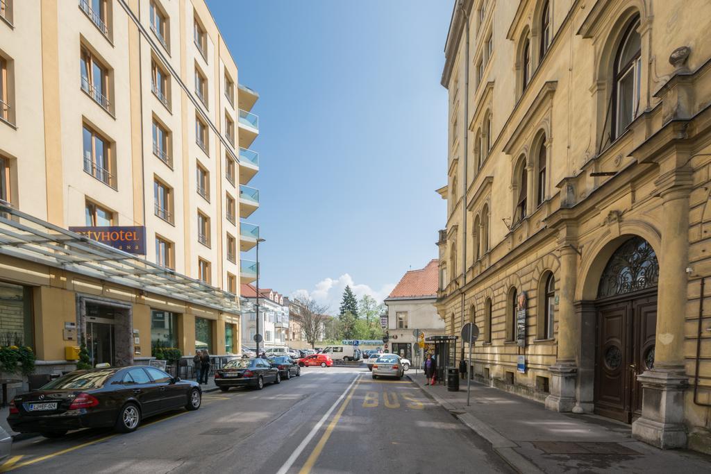 Apartment Fine Dalmatinova Любляна Екстериор снимка